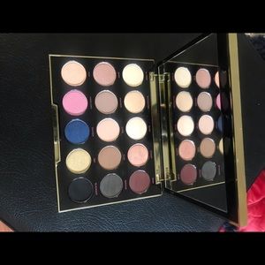 Urban Decay eyeshadow palette